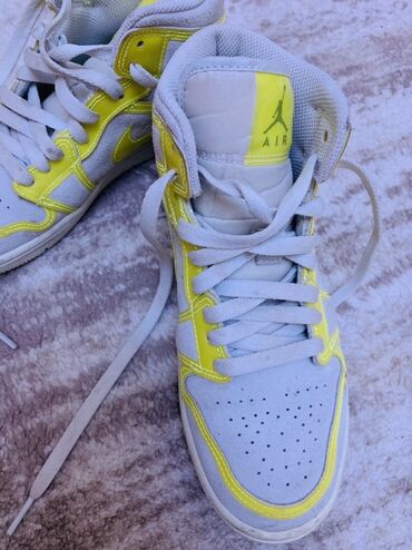 Krossovka ve ketlər: Nike, Ölçü: 38, İşlənmiş