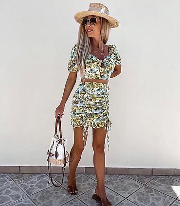 mango cizme: Top ženski set – crop top i mini suknja s cvetnim printom 1900 din S M — 2