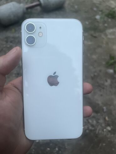 Apple iPhone: IPhone 11, Б/у, 128 ГБ, Белый, Чехол, 78 %