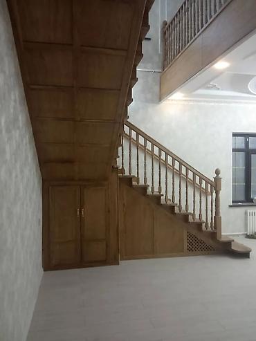 Деревянные лестницы: Деревянная лестница Для дома, Вид дерева: Дуб, Форма лестницы: Г-образная, Стиль: Классический — 21