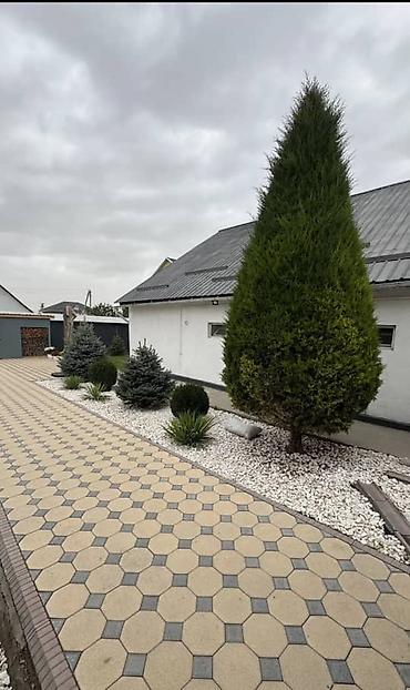 Продажа коттеджей и домов: 🏡 Продается 4-комнатный дом 📍 Район: ж/м Ак-Орго (по ул. Алыкулова) — 20