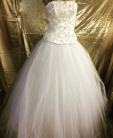 Toy paltarları: Ucuz qi̇ymətə keyfi̇yyətli̇ gəli̇nli̇kləri̇n satışı. 30-50-100₼ — 9