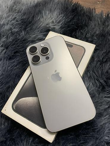 IPhone 15 Pro (Titanium), цвет — светлый/натуральный титан. В