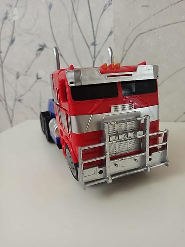 barmaq oyuncaq: Transformers – Optimus Prime çevrilən yük maşını oyuncağı - Model — 4