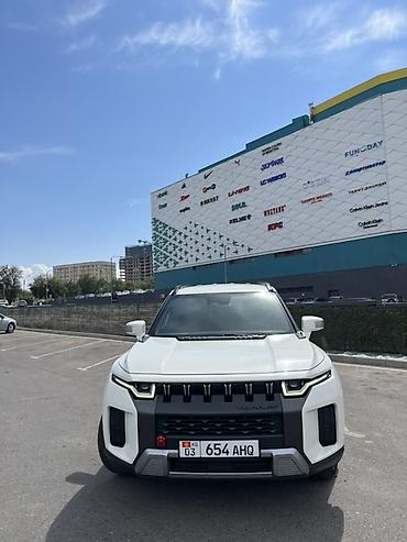 соренто 2022: Внедорожник (кроссовер) белого цвета с контрастной чёрной крышей и — 2