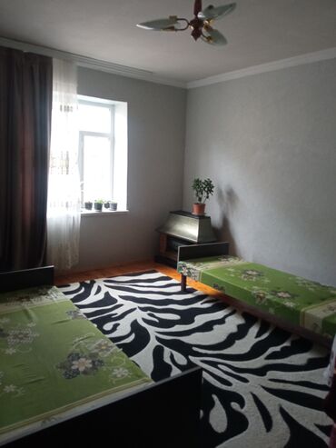 Otaqların uzunmüddətli kirayəsi: Satilir geniş və işıqlı otaq 2 otaq 1 zal metbex hamam ayaq yolu — 2