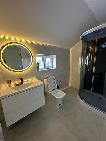 Посуточная аренда домов: Сдаётся двухэтажный дом с полноценной мебелью и техникой. Планировка — 5