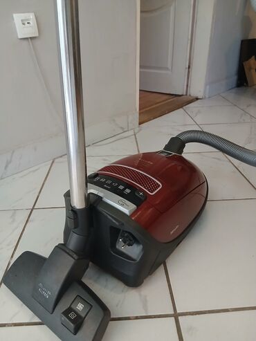 brijac sa ziletom: 📍Na prodaju usisivac Miele Complete C3 Boost Parquet EcoLine 🔖