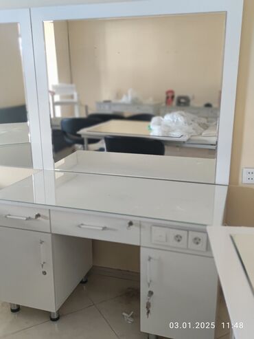 işlənmiş zontik: Yeni, Saş kəsimi üçün masa, Güzgülü
