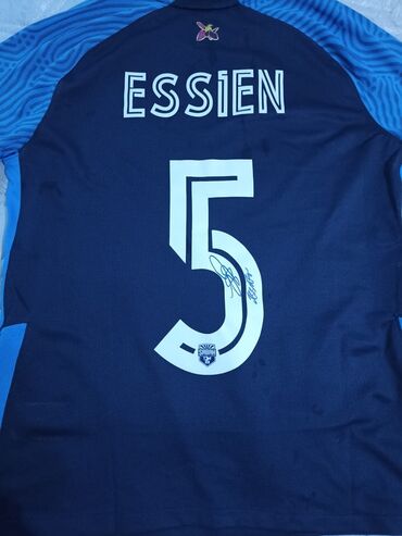 kişi üçün yay futbolkalar: Michel Essien forması satılır 50 AZN