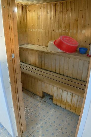 двор: Продаю двухэтажный дом, (полдома, но с отдельными воротами и двором) — 10