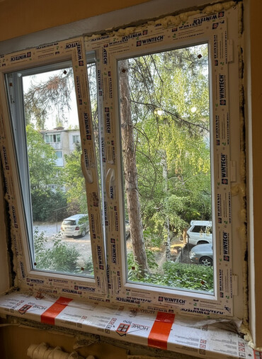 скотч для окон: ПВХ-окно Wintech с двухстворчатой конструкцией - Профиль: Wintech