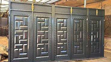 Распашные ворота: Металлические ворота с декоративными элементами предлагают прочное и — 11