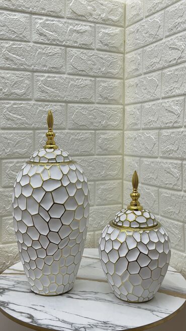 ваза посуда: Скандинавские орнаменты, позолоченная керамическая ваза, светлая