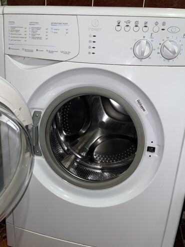Стиральные машины: Стиральная машина Indesit, Б/у, Автомат, До 5 кг, Полноразмерная