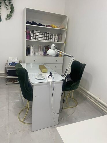 Mətbəx mebeli: İşlənmiş, Manikür üçün masa, Güzgüsüz