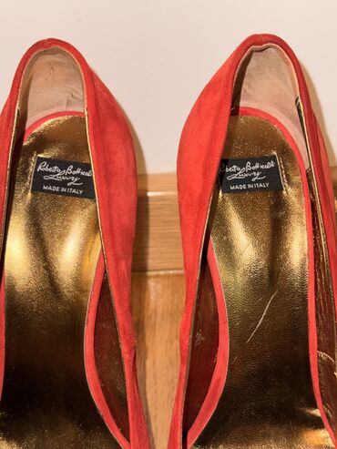 Ostale cipele: Roberto Botticelli Kozne cele original
Nove
39 br /25cm — 2