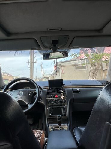 Mercedes-Benz: Mercedes-Benz E-Class: 2.4 l | 2000 il Sedan — 3