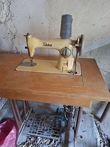 antik servis: Tikka tikiş maşını – pedallı stolüstü model - İstehsal: Tikkakoski — 1
