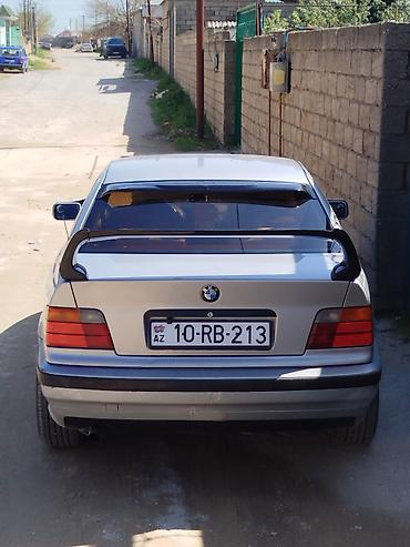 BMW: BMW 3 Series E36 sedan - Kuzov: sedan, gümüşü rəng - Mühərrik və — 8