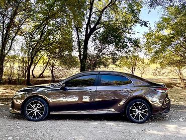 Toyota: Toyota Camry: 2022 г., 2.5 л, Вариатор, Гибрид, Седан — 3