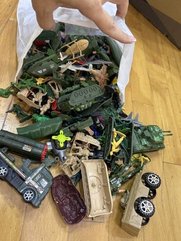 Oyuncaqlar: Uşaq oyuncaqları dəsti Fotoşəkillərdə gördüyünüz müxtəlif — 3