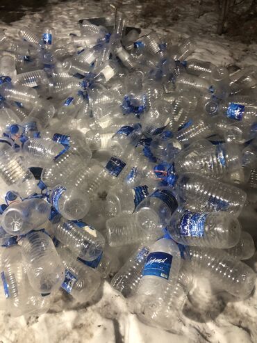 принимаем пластиковые бутылки бишкек: Продаю бутылки 5 ти литровые, чистые примерно 150-200штук осталось