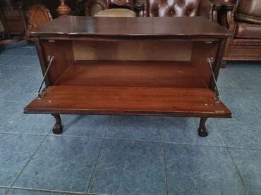 Stilske komode: Komoda u odlicnom stanju. Duzina 90 cm Dubina 48cm Visiva 58 cm na lalafo.rs — 10 Stilske komode: Komoda u odlicnom stanju. Duzina 90 cm Dubina 48cm Visiva 58 cm — 10