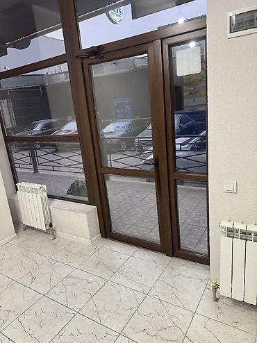 Аренда помещений свободного назначения: Сдаётся в долгосрочную аренду коммерческое помещение, в жилом — 12