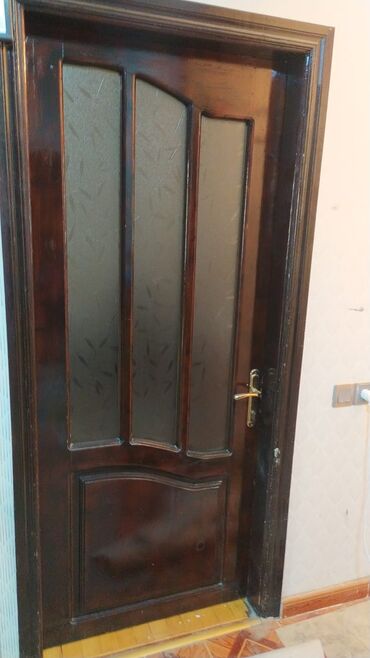Ofis ləvazimatları: İşlənmiş Taxta Otaq qapısı Zəmanətsiz, Ödənişli quraşdırma, Ünvandan götürmə