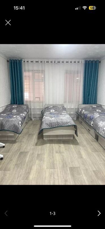 кровать односпальная с ящиками: Односпальная кровать современного дизайна, выполненная из светлого