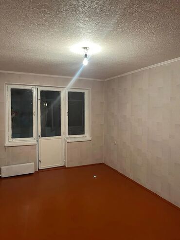 продаю дом кара суу: 3 комнаты, 68 м², 104 серия, 3 этаж, Старый ремонт