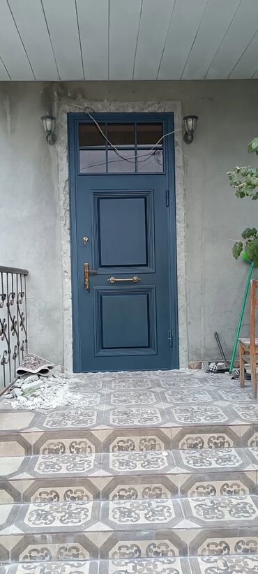 Giriş qapıları: Məhsul: Dəmir giriş qapıları və metal-konstruksiya işləri - Material — 8