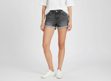 modne krótkie spodenki: H&M, Szorty damskie, rozmiar XS