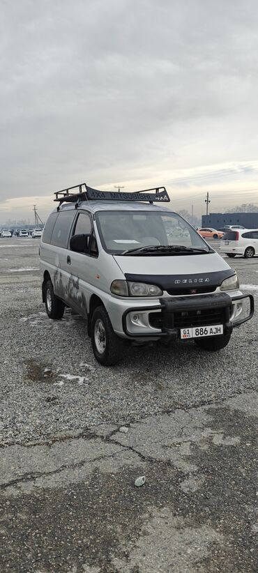 хорошие машины: Mitsubishi Delica: 1997 г., 2.4 л, Автомат, Бензин, Вэн/Минивэн