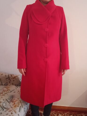 красное пальто: Пальто