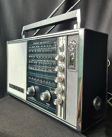 İncəsənət və kolleksiyalar: Radio Sanyo Transworld, 18H-815.
İşləir.FM yoxdu. Super vəziyətdə — 2
