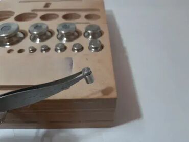 Ostali alati i mašine: Kalibracioni tegovi klase M1 (do 500grama) u drvenoj kutiji sa na lalafo.rs — 4 Ostali alati i mašine: Kalibracioni tegovi klase M1 (do 500grama) u drvenoj kutiji sa — 4