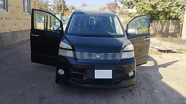 Toyota: Toyota Voxy: 2004 г., 2 л, Автомат, Бензин, Минивэн — 1
