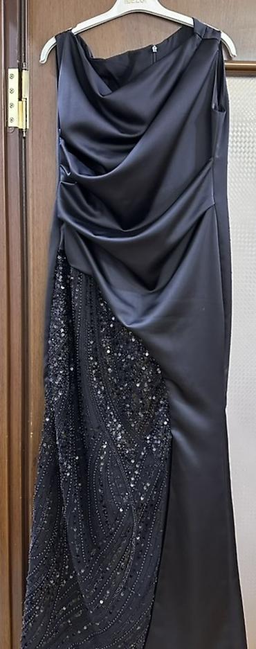 Ziyafət geyimi satılır. Cəmi 1 dəfə geyinilib, heç bir qüsuru yoxdur
