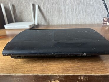 PS3 (Sony PlayStation 3): PlayStation 3 Super Slim satılır – 500 GB yaddaş, 66 oyun yüklənib. Üç