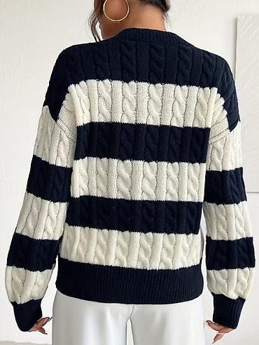 Köynək və bluzalar: Köynekler yenidir. Hər biri 10 azn. Təkcə qalın zolaqlı sweater S — 6