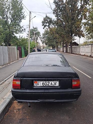 Opel: Opel Vectra: 1989 г., 1.6 л, Механика, Бензин, Седан — 4
