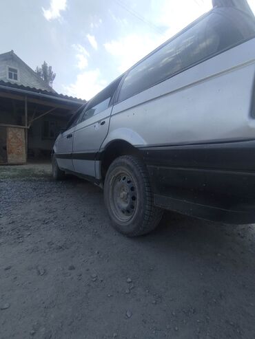 голф машина: Volkswagen Passat: 1988 г., 1.8 л, Механика, Бензин, Универсал