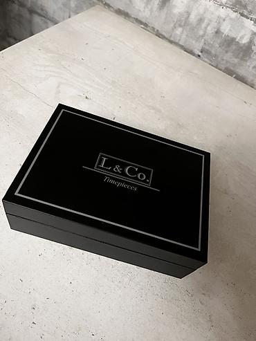 Наборы украшений: Подарочный набор L & Co. Timepieces Состав: - Наручные часы L — 3