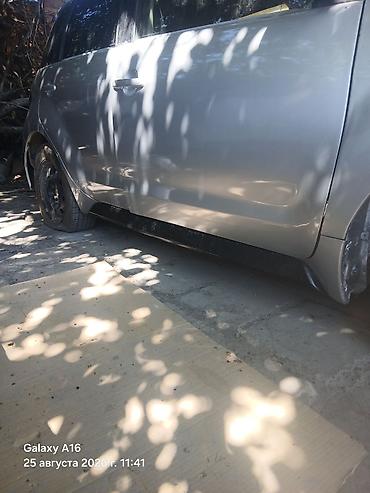 наружные накладки: Наружные накладки порогов Toyota, Б/у, Аналог — 2