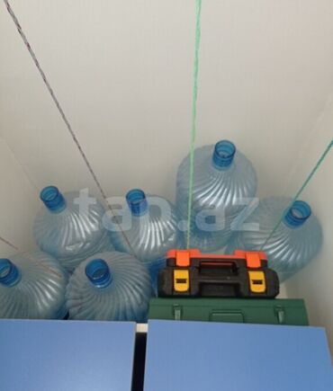 Boçkalar və çəlləklər: Böyük həcmli plastik su qabları (butulkalar) - Həcm: təxmini 18–19