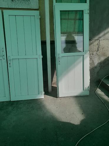 двери в ванну: Пластиковые и деревянные двери. 2 раковина для ванной комнаты. бу — 1