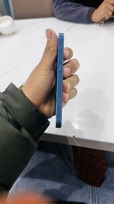 Apple iPhone: IPhone 13, Б/у, 128 ГБ, Синий, Чехол, 90 % — 6