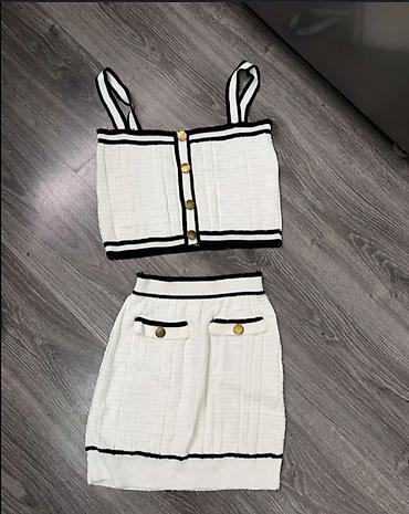 pull: Letnji kompletić, top i suknjica. S veličine. Model na jednoj — 8